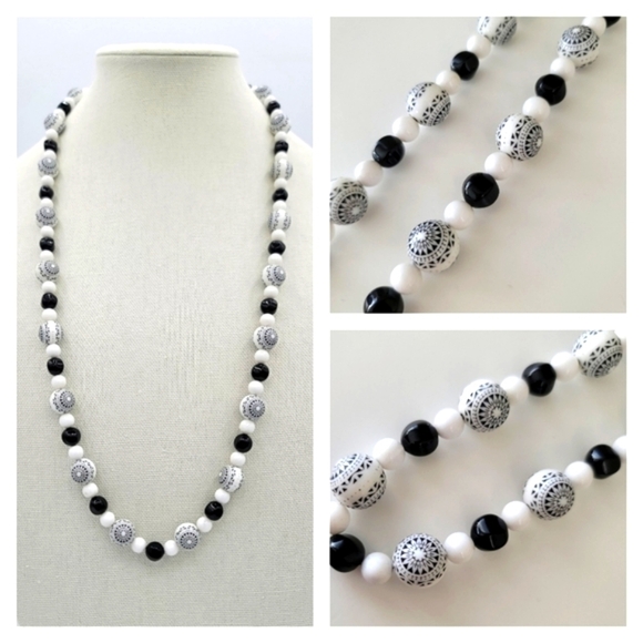 Vintage Black & White Necklace Ball Beads Unique Pattern #584 - Picture 3 of 9
